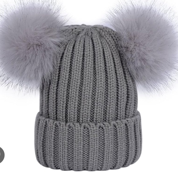 Double faux fur Pom Pom toques - Picture 1 of 3